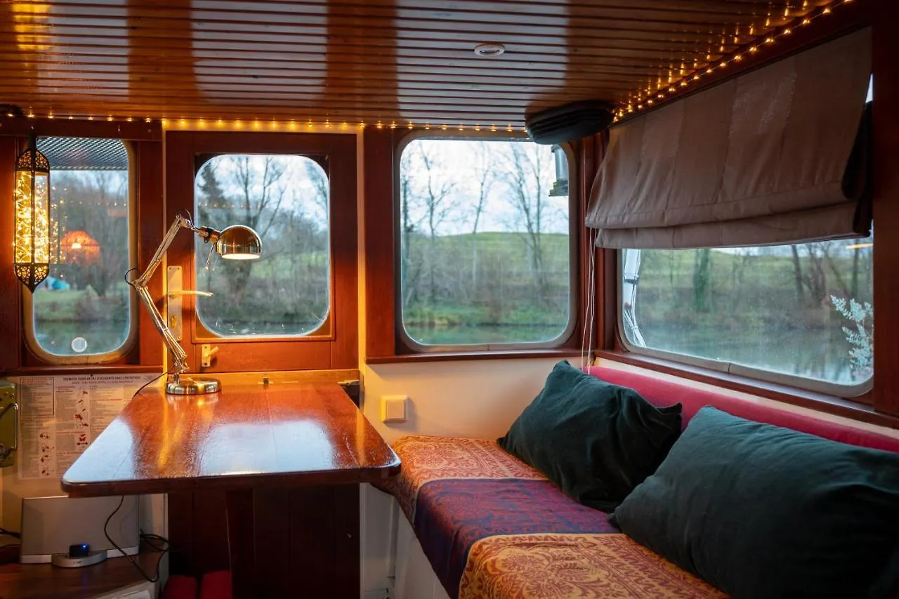 Couette-café Bed and breakfast Bateau péniche au coeur de Lille