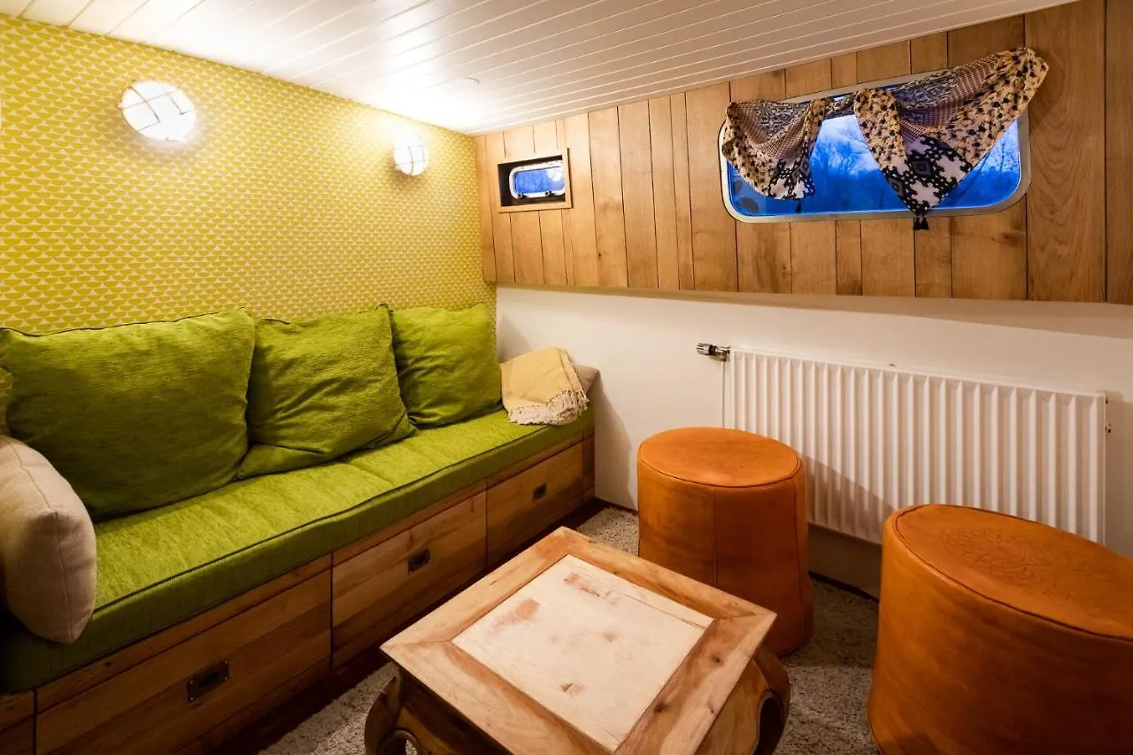 Couette-café Bed and breakfast Bateau péniche au coeur de Lille