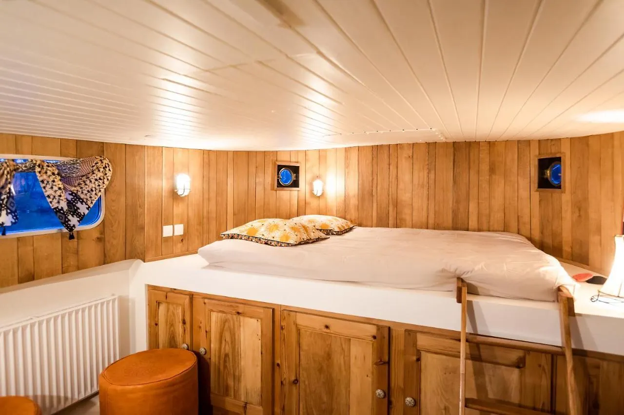 Bed and breakfast Bateau péniche au coeur de Lille France